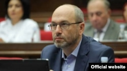 Գեղամ Նազարյան, արխիվ