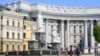 Посольству Білорусі слід апелювати не до України, а до влади своєї країни, політика якої стала небезпечною для решти країн світу, зазначив речник МЗС