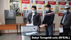 Сайлау учаскелерінің бірі. Бішкек, 4 қазан 2020 жыл.