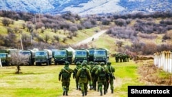 Референдум алдыннан Кырымга кертелгән Русия гаскәрләре, 5 март 2014