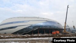 Ледовая арена, строящаяся для Универсиады 2017 года в Алматы (фото пресс-службы оргкомитета состязаний).