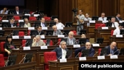 Ազգային ժողովի ոչ իշխանական խմբակցությունները խորրդարանի նիստի ժամանակ, արխիվ