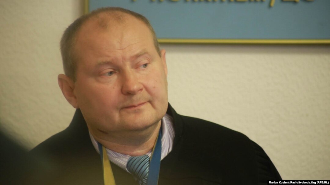 У серпні 2016 року Національне антикорупційне бюро звинуватило суддю Миколу Чауса в отриманні хабара в сумі 150 тисяч доларів