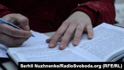 د لوړو زده کړو وزارت چارواکو په وینا له دې وروسته هیڅوک نشي کولای د تحصیلي بورس لپاره له انلاین لارې پرته بله لاره وکاروي.