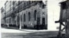 Главная улица Норильска, проспект Сталина, с лагерной вышкой. Начало 1950-х