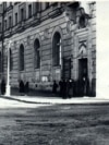 Главная улица Норильска, проспект Сталина, с лагерной вышкой. Начало 1950-х