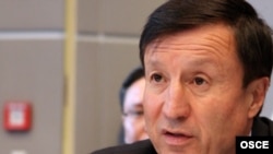 Әділбек Жақсыбеков, Қазақстан президенті әкімшілігінің жетекшісі, Қазақстан футбол федерациясының президенті.