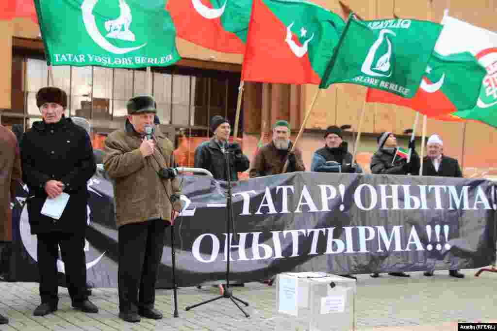 Хәтер көнендә җәмәгать эшлеклесе Илдус Садыйк чыгыш ясый