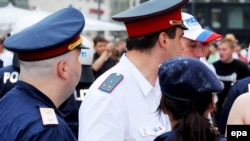 Полиция на улице Вены (иллюстративное фото).