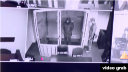 Un soldat rus depune mărturie împotriva lui Kurașov prin video.