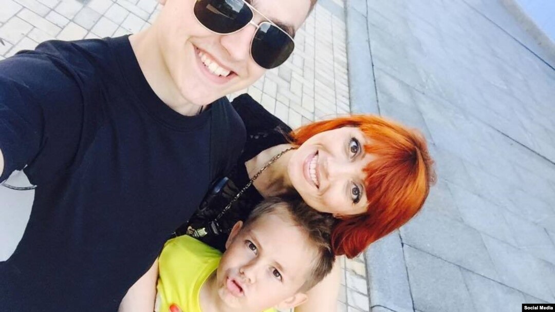 Еліна Галва разом із дітьми