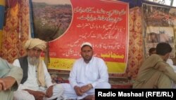 احتجاج کوونکي د خپل پرلت د لمن د غځولو دړکه کوي