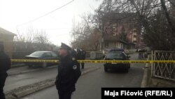 Policija na uviđaju na mestu gde je pucano na kosovskog političara