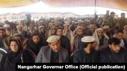 خلک د ولسمشر غني غونډه کې ناست دي