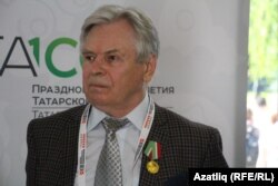 Валерий Тишков конгресска "Казанның 1000 еллыгы" медален тагып килгән