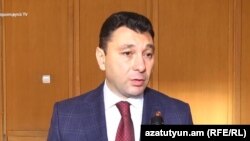 Вице-спикер Национального собрания Армении, пресс-секретарь правящей Республиканской партии Армении Эдуард Шармазанов (архив)