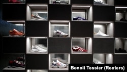 В 2023 году в Андижанской области Узбекистана начали выпускать кроссовки Nike