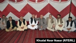 د بلوچستان وزیراعلی ډاکتر عبدالمالک بلوڅ او د خیبرپښتونخوا پخوانی د اطلاعاتو وزیر میا افتخار حسین د ارباب ظاهر کاسي کور ته د خواخوږۍ لپاره ورغلي