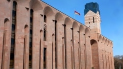 Երևանի քաղաքապետարանի երկու պաշտոնյա՝ կաշառք ստանալու մեղադրանքով ճաղերի հետևում