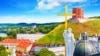 Центр Вильнюса. На заднем плане справа - башня Гедимина, один из главных исторических символов Литвы