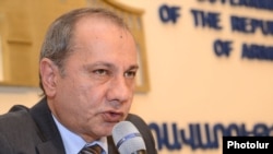 Armenia -- Minister of Economy Vahram Avanesian at a press conference, 3 June, 2013