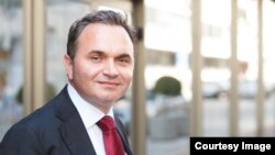 Opozicija je po mišljenju Bećirovića, “ukrala” građanske proteste jer želi da tako dođe na vlast, umesto da bude korektiv te vlasti u institucijama