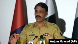 د پاکستان پوځ ویاند مېجر جنرال اصف غفور