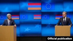 Президент Вірменії Серж Сарґсян (л) і президент Європейської ради Дональд Туск, Брюссель, 27 лютого 2017 року
