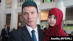 Айдар Гәрәев бәйгедә катнашучы 3 яшьлек Сафия белән