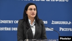 Armenia -Armenian Foreign Ministry spokeswoman Anna Naghdalian speaks at a news briefing in Yerevan, 13 November 2018.