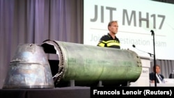 MH17 reysinə atılan "Buk" raketinin bir hissəsi.