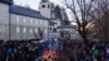 Nalaganje badnjaka u organizaciji Srpske pravoslavne crkve ispred Cetinjskog manastira, 6. januar