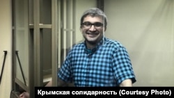 Наріман Мемедемінов, кримський блогер, в Північно-Кавказькому окружному військовому суді. Росто-на-Дону, Росыя 
