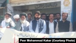 احتجاج کوونکي وايي، د دې لپاره دا شاوخوا ۲۸۰ کلومیټره تګ پر پښو کوي چې ټرافیکي پېښو ته د حکومت پام واړوي.