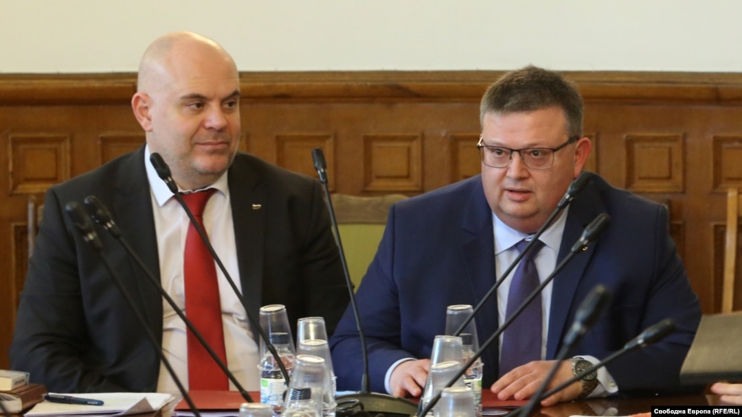 Иван Гешев и Сотир Цацаров - единственият кандидат за следващ главен прокурор и настоящият главен прокурор
