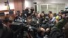 На суді у справі Гандзюк з’явилися плакати «Хто замовив Мангера?» – відео