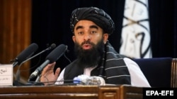 دوحې ته د طالبانو د حکومت د تللي پلاوي مشر او د حکومت ویاند ذبیحالله مجاهد