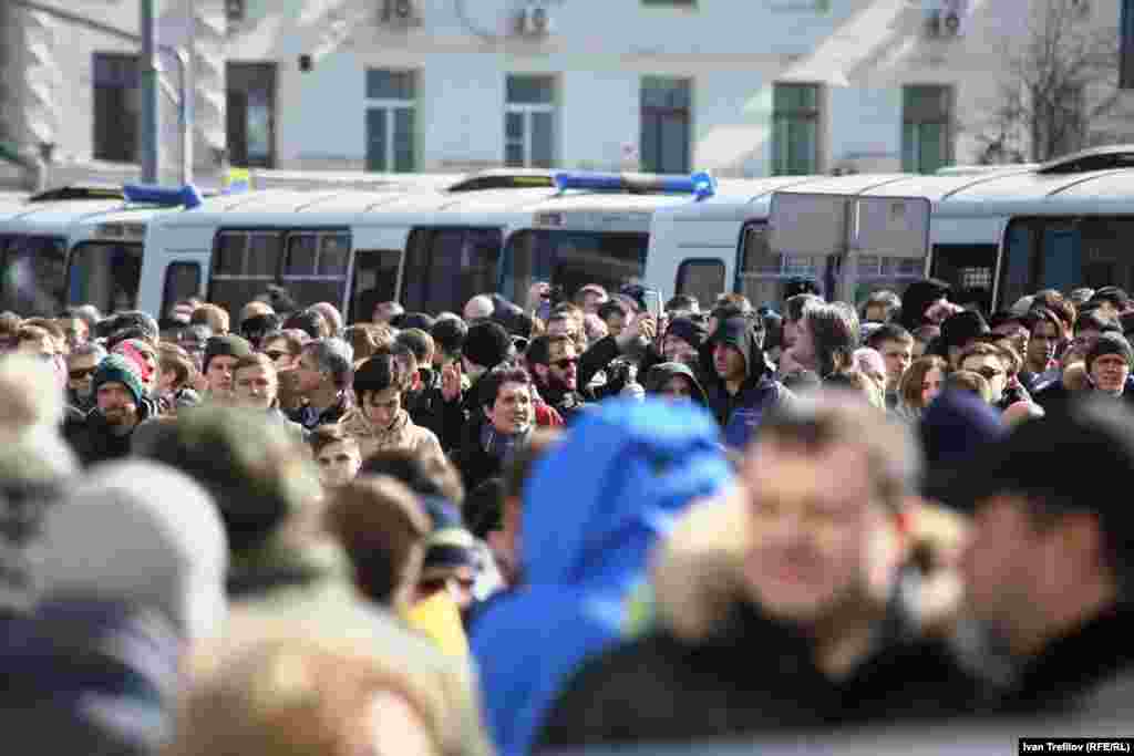 Адам құқықтарын қорғайтын "ОВД-Инфо" жобасы 700 белсендінің ұсталғанын хабарлады. Бұл бес жыл бұрын Болотный алаңында өткен шерулерде ұсталғандардан әлдеқайда көп. 