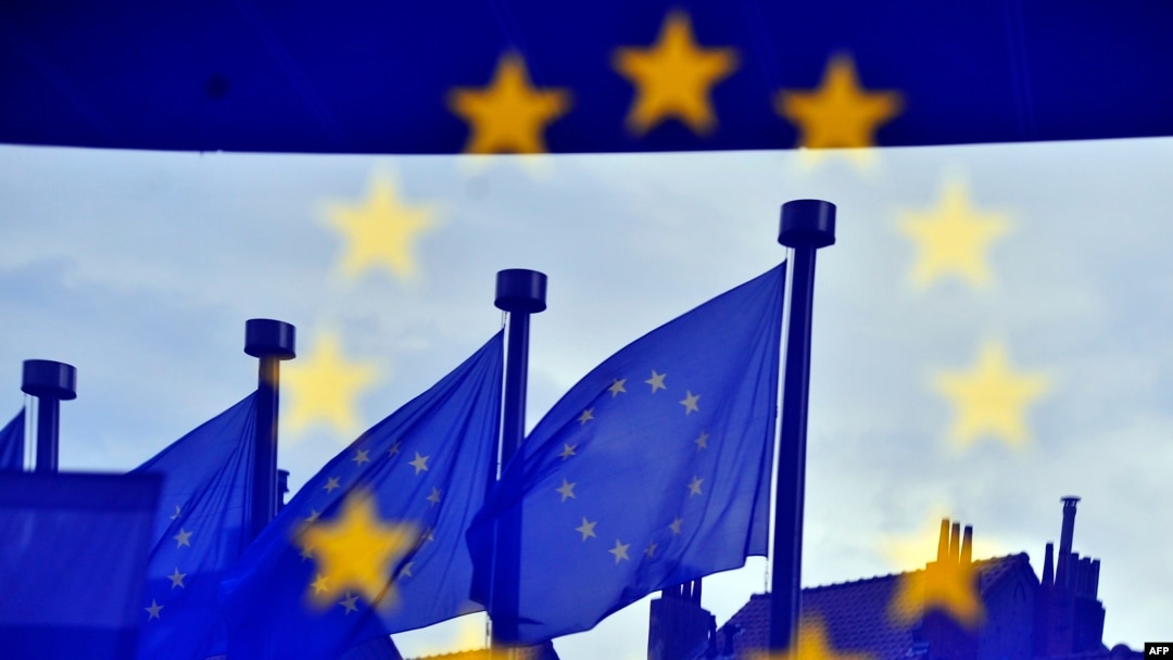 Zastave ispred sedišta EU u Briselu