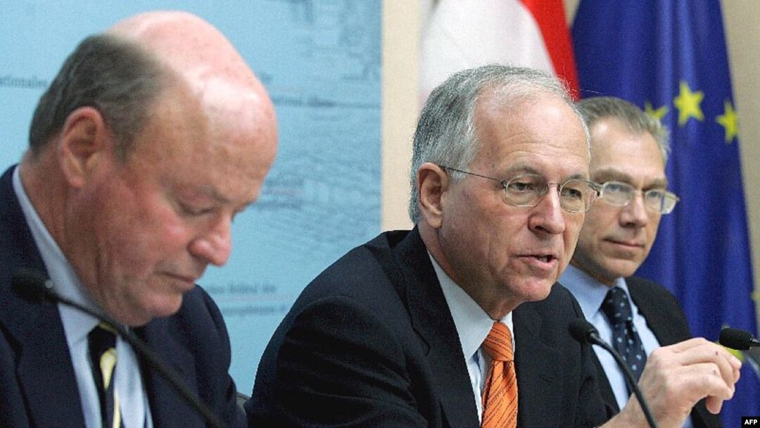 Wolfgang Ischinger, Frank Weisner i Aleksandr Botsan-Kharchenko za vreme pres konferencije.