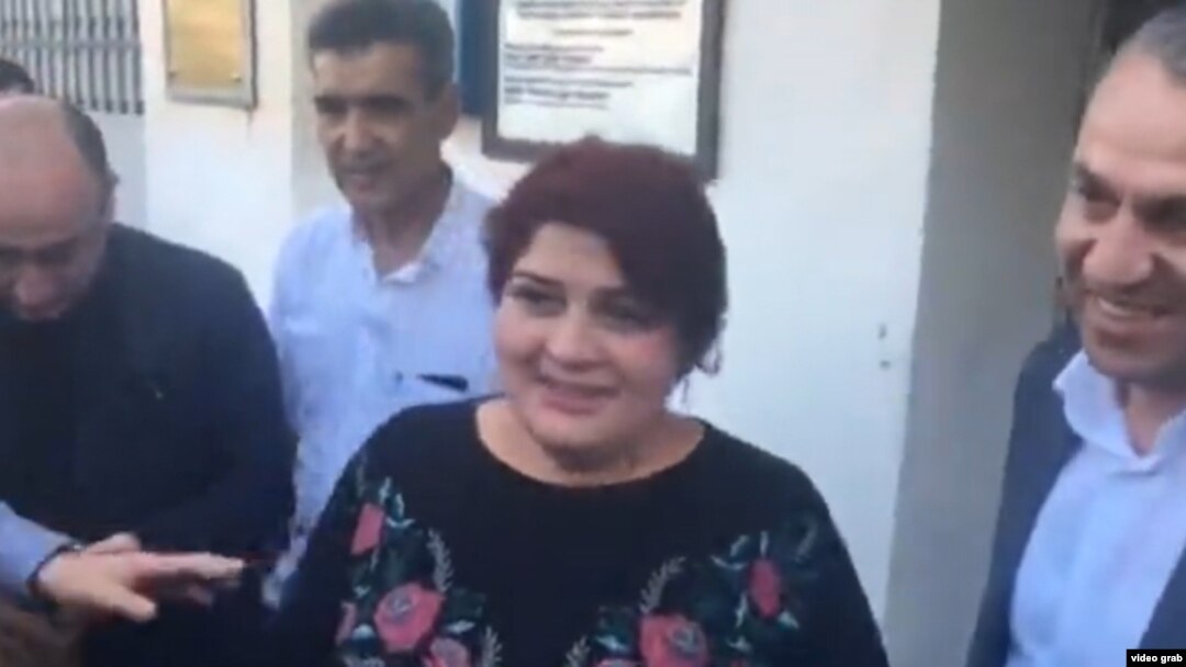 Hadidža Ismajilova nakon puštanja iz zatvora u Bakuu.