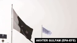 د طالبانو او پاکستان بیرغونه