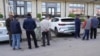 "Як хонаро ба чанд кас фурӯхтааст"