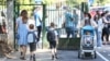 Experții în educație spun că elevii români învață prea multe lucruri pe dinafară și nu au timp să le proceseze astfel încât să le pună în practică.