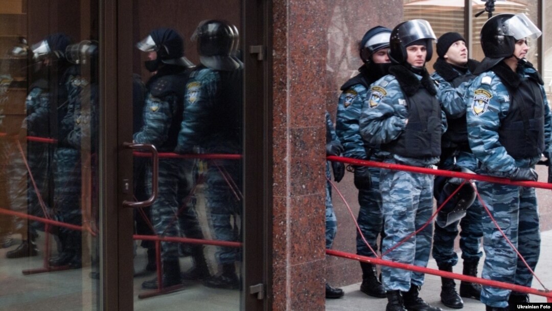 Міліція посилила охорону громадського порядку біля Апеляційного суду, Київ, 1 грудня 2011 року