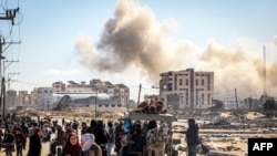 Raseljeni Palestinci bježe iz Khan Yunisa u južnom Pojasu Gaze 30. januara 2024., usred tekućeg sukoba između Izraela i palestinske militantne skupine Hamas.