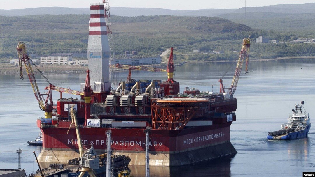 Російська нафтова платформа у Мурманську