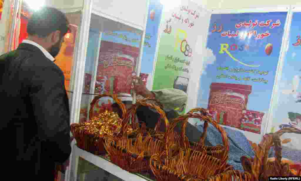 Afghanistan – Afghan women hand Craft Exhalation in Herat Province, 11April2013