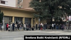 Red ispred kovid ambulante u Beogradu, 5. januar 2022.