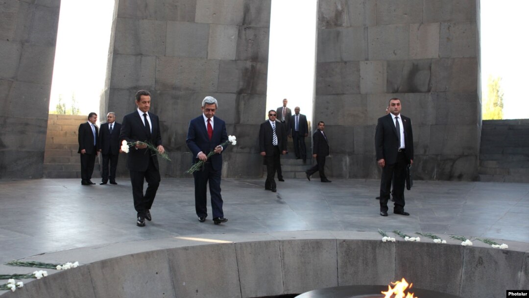 Президент Франции Николя Саркози в Ереване у Мемориала «геноцида» армян